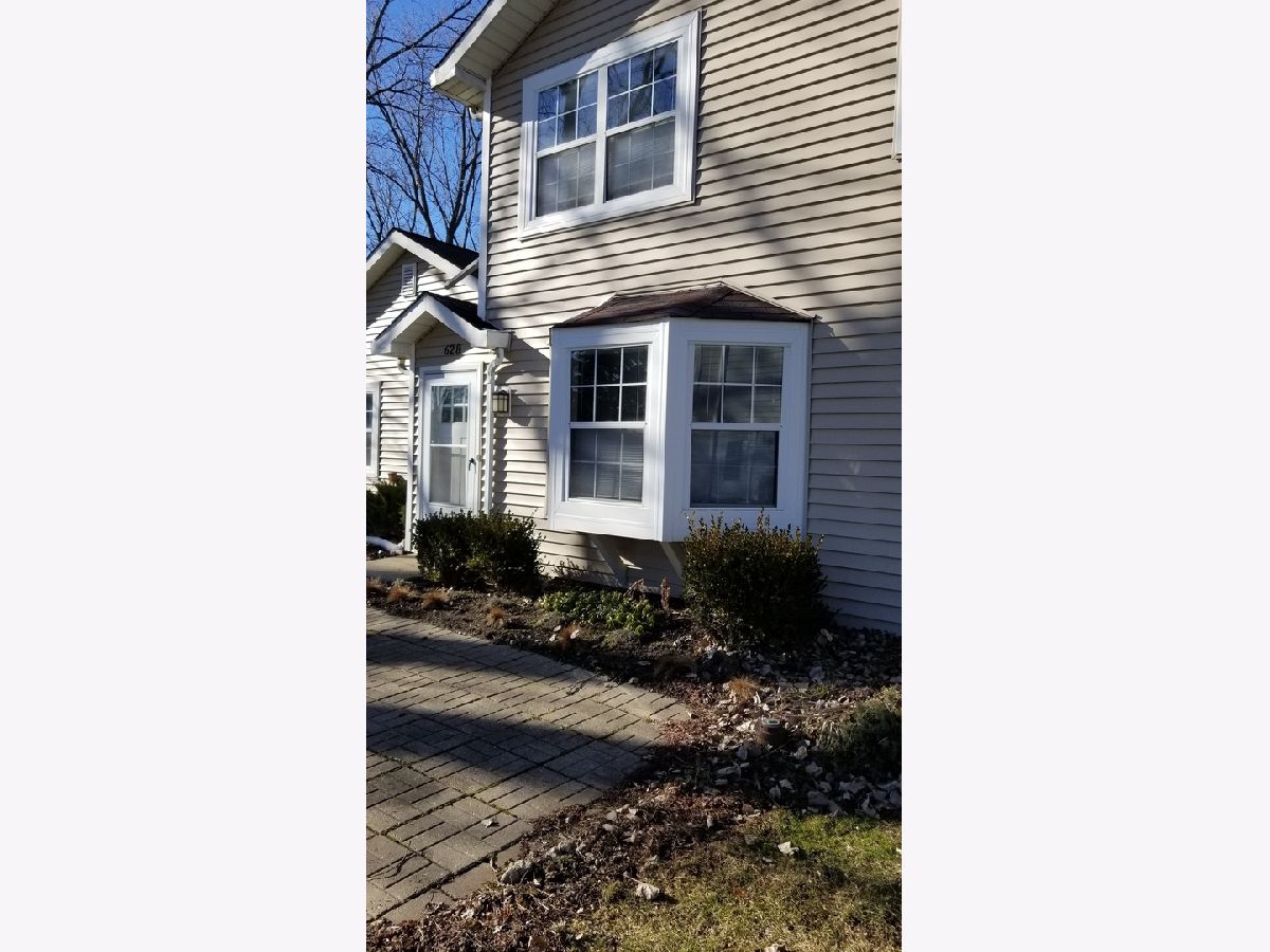 Townhomes & Condos Rented Cornell Lakes Palatine Illinois, 628 Lake Shore