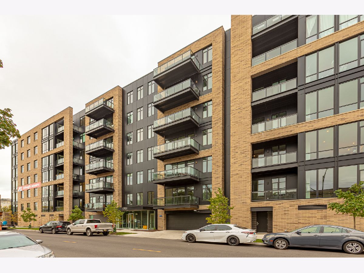 Condos & Townhomes Rented Triangle Square Chicago Illinois, 1701 Webster