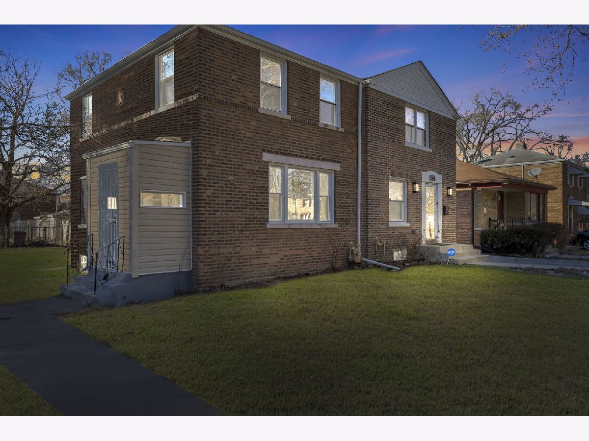 Homes & Condos & Townhomes Rented Van Vlissingen Heights Chicago Illinois, 9656 Chappel