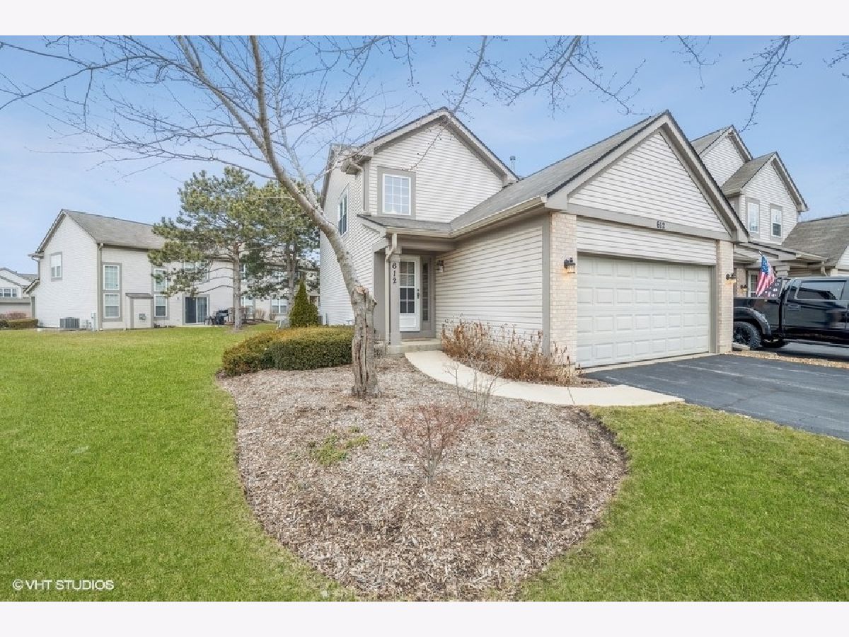 Townhomes & Homes Sold Woodbridge Elgin Illinois, 612 Chelsea