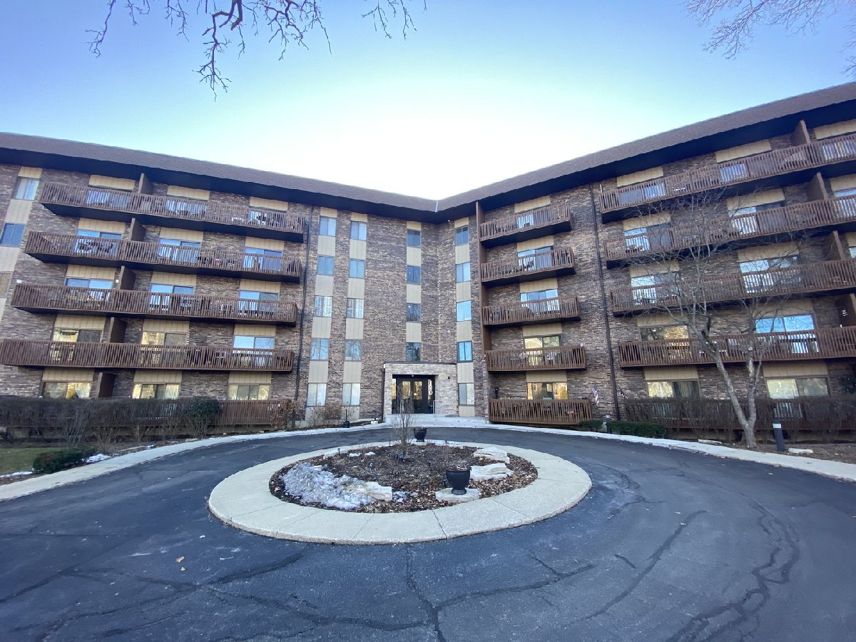 Medinah On The Lake Bloomingdale IL, Condominiums For Sale & For Rent