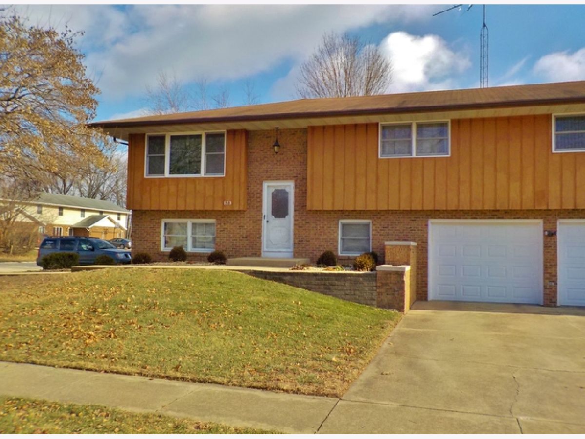 Homes & Condos & Townhomes Rented Ceal Morris Illinois, 123 Deerpath