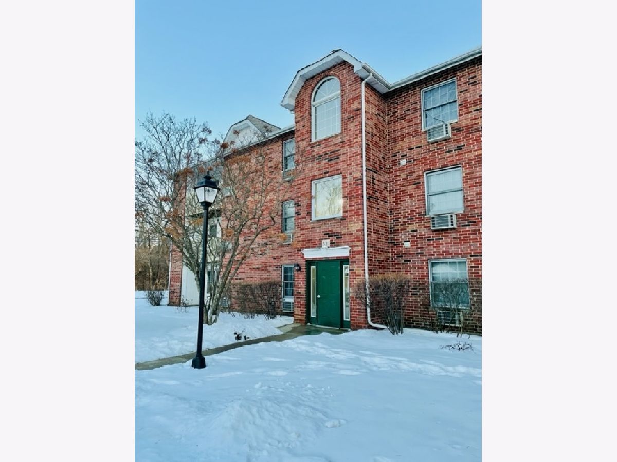Condominiums Rented Country Club Manor Woodstock Illinois, 531 Leah