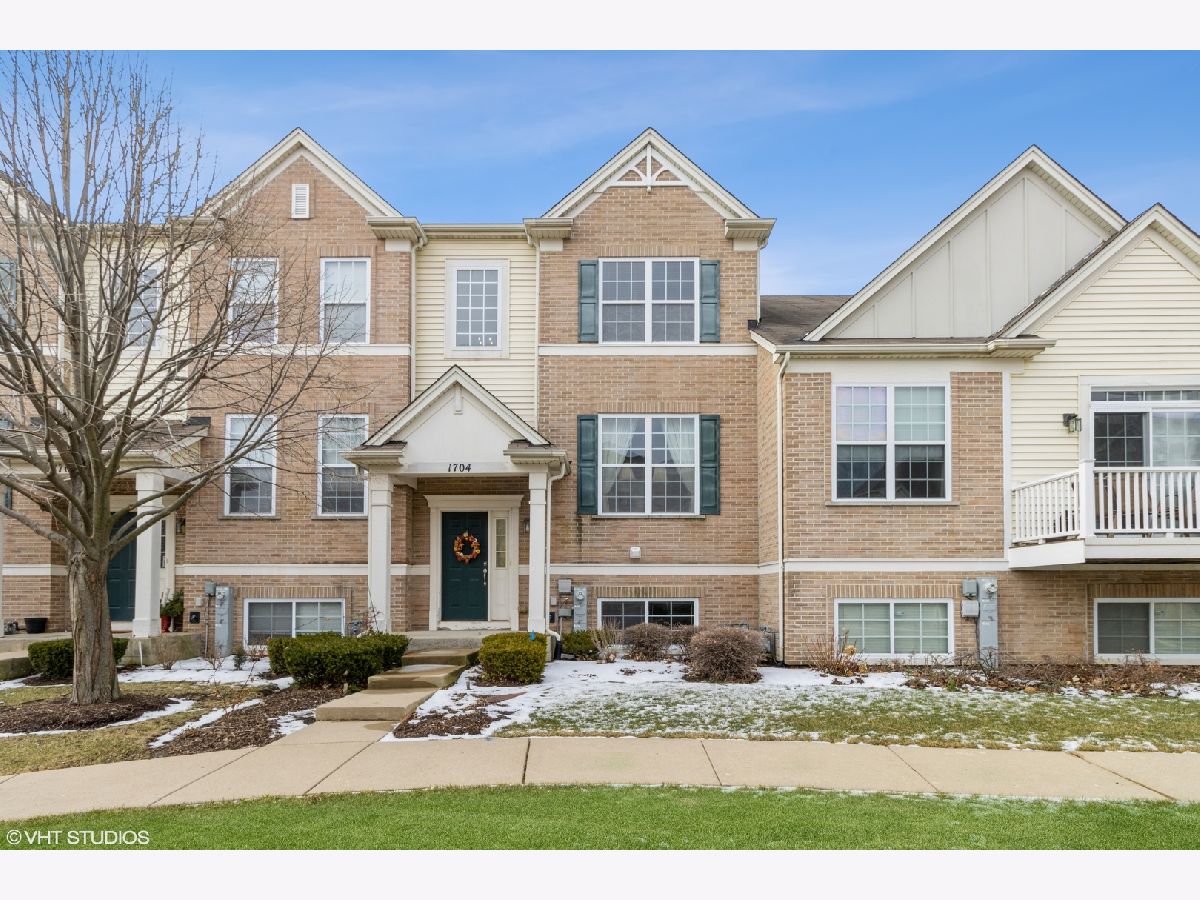 Townhomes Sold Church Street Station Hanover Park Illinois, 1704 Dogwood