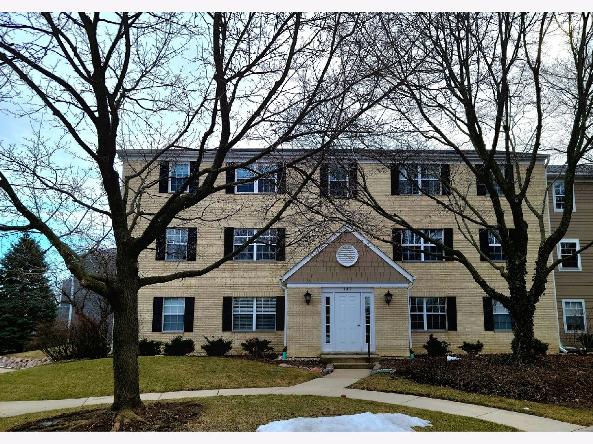 Condominiums Rented Cambridge Green Libertyville Illinois, 142 Winchester
