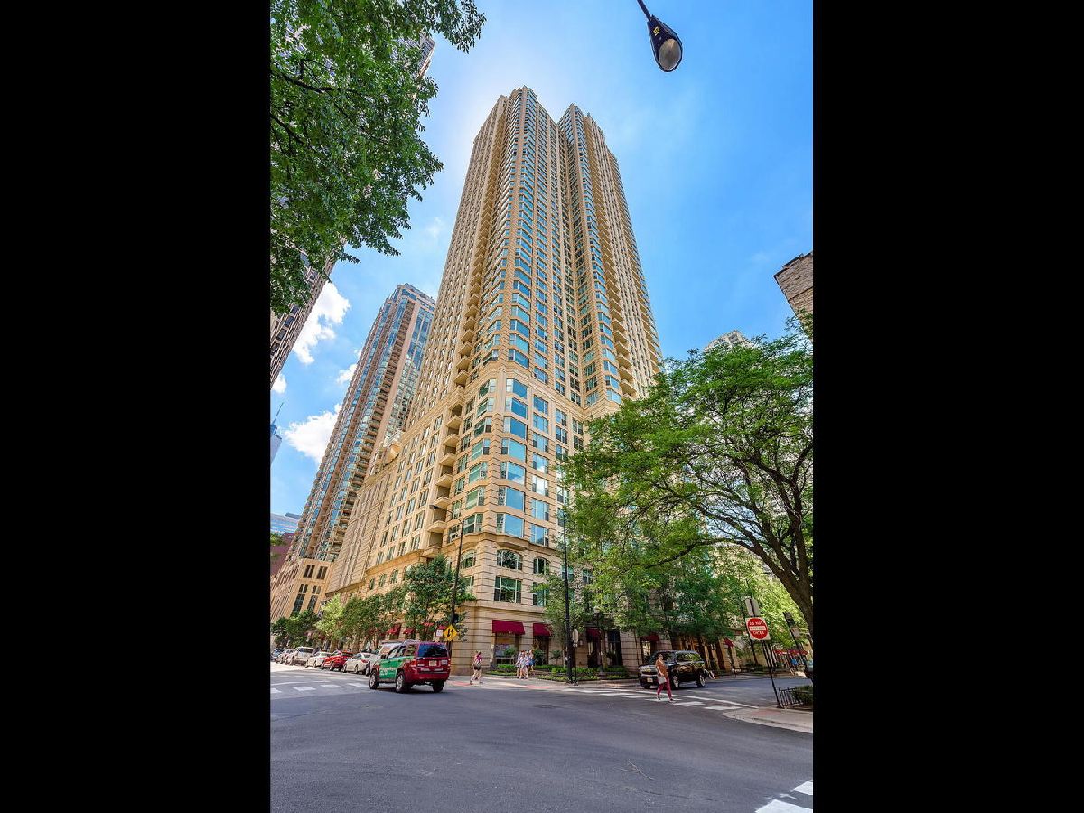 Condos & Townhomes Rented Fordham Chicago Illinois, 25 Superior