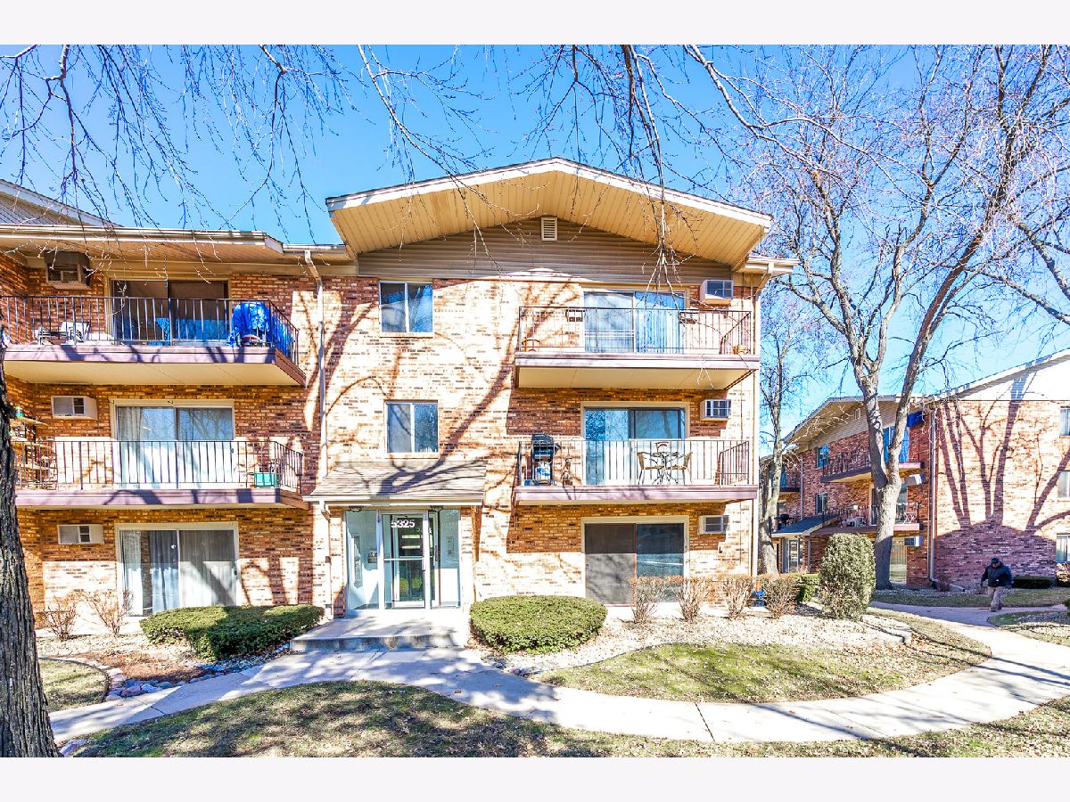 Condominiums Rented Waterbury Crestwood Illinois, 5325 Waterbury