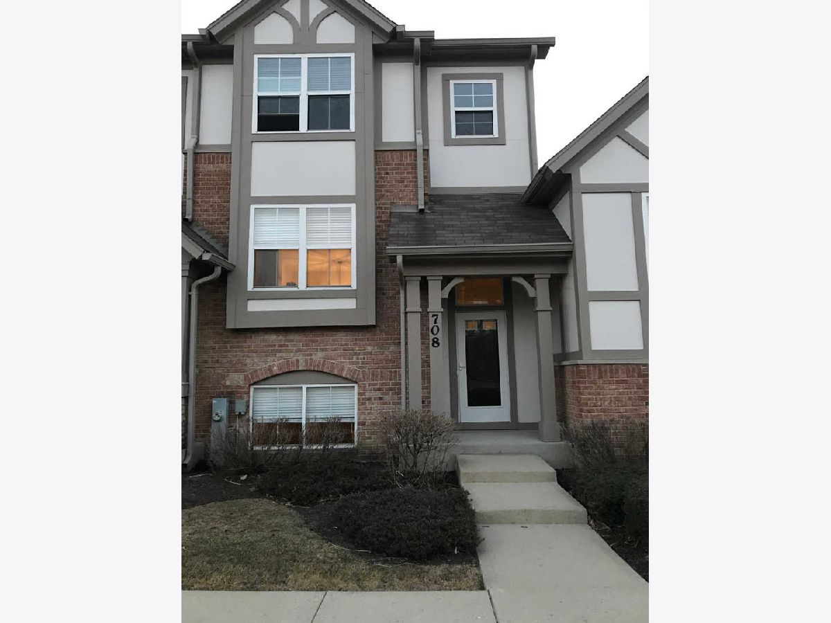 Townhomes & Condos & Homes Rented Concord Village Lake Zurich Illinois, 708 June
