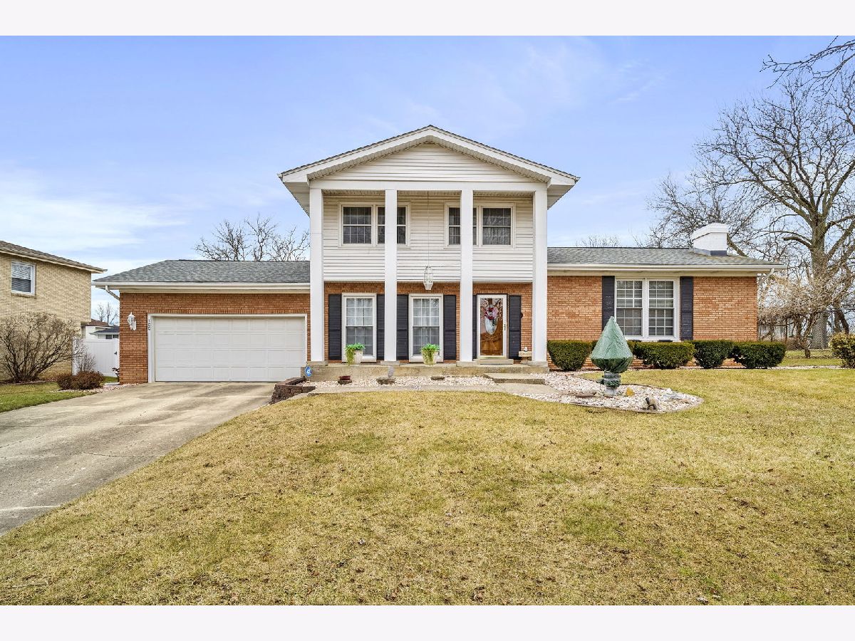 Homes & Condominiums Sold Twin Oaks Joliet Illinois, 100 Robert