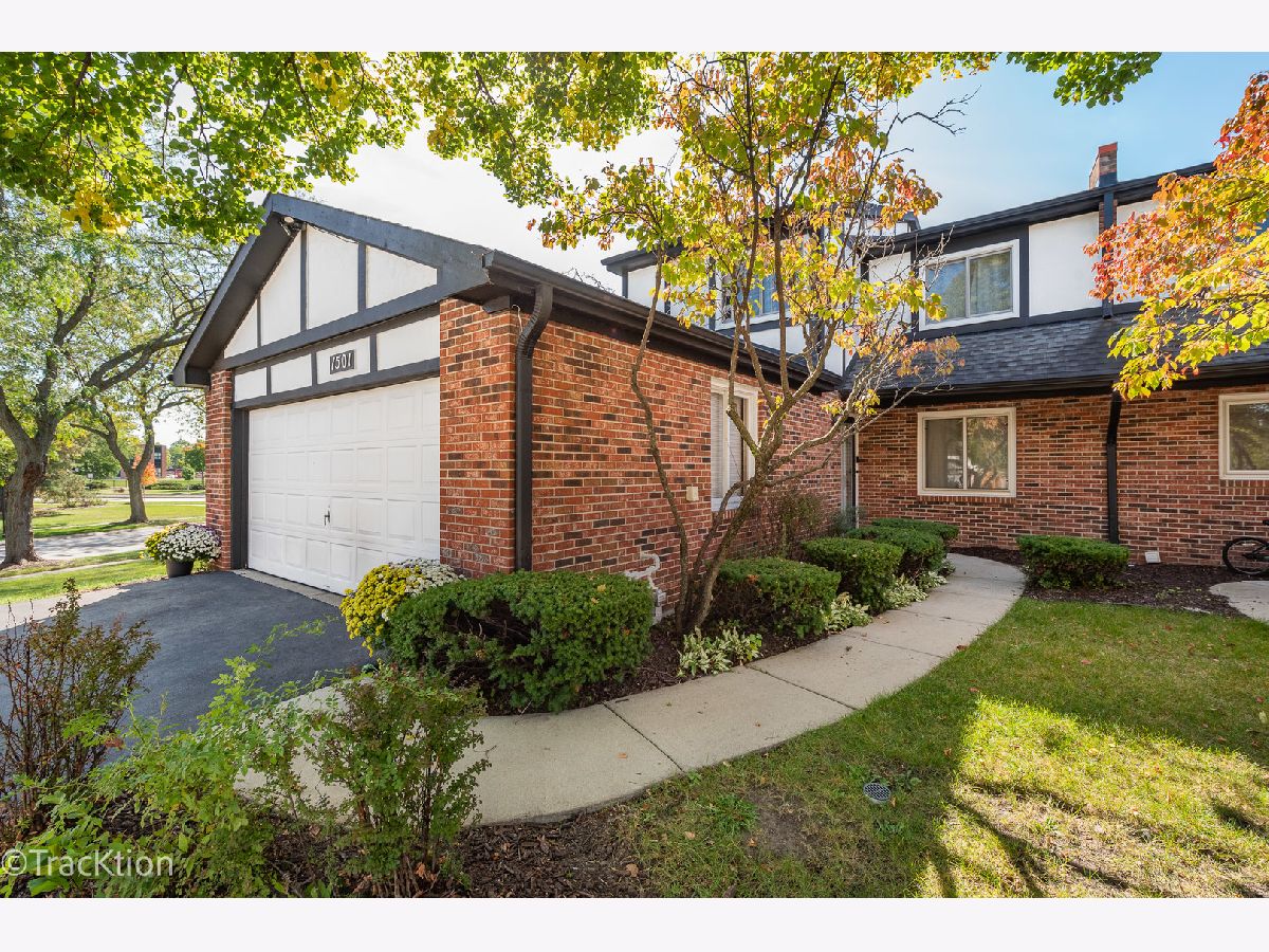 Townhomes Sold Roundtree Commons Elk Grove Village Illinois, 1501 Columbia