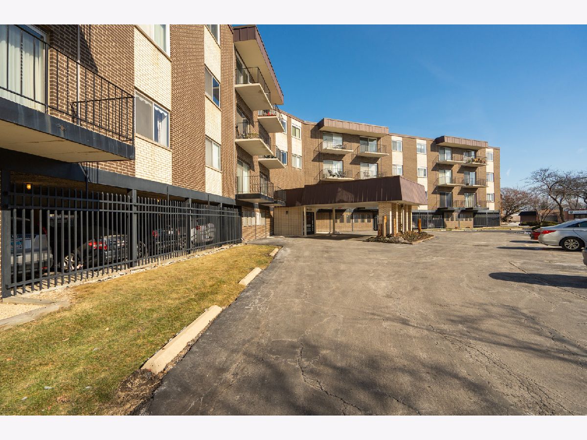 Condominiums & Homes Sold Bayport Oak Lawn Illinois, 9820 Pulaski
