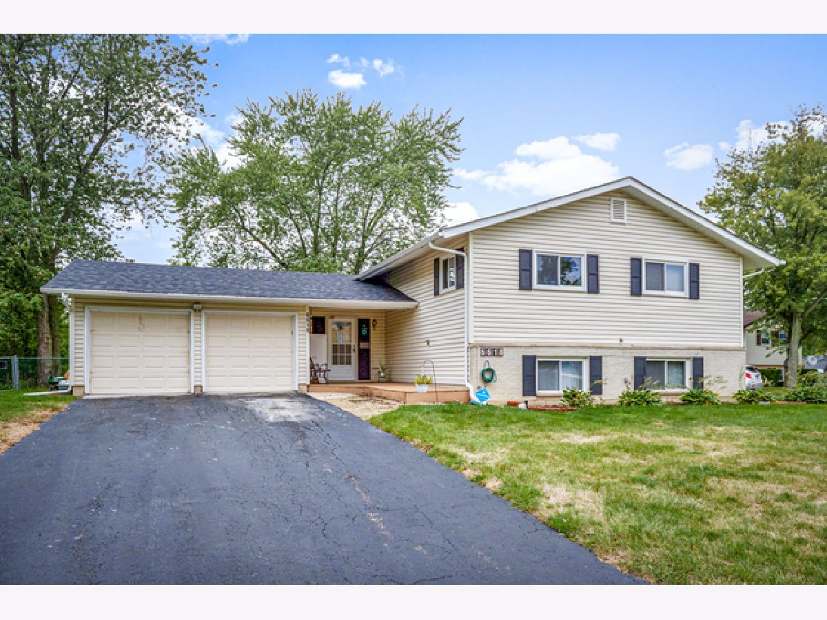 Homes & Condos & Townhomes Rented Winston Hills Woodridge Illinois, 6618 Woodridge