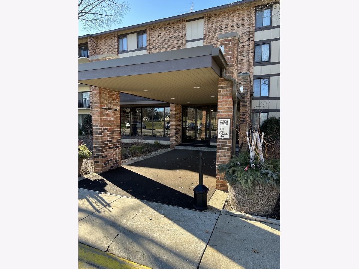 Lake Hinsdale Village Willowbrook IL, Condos & Townhomes For Sale & For