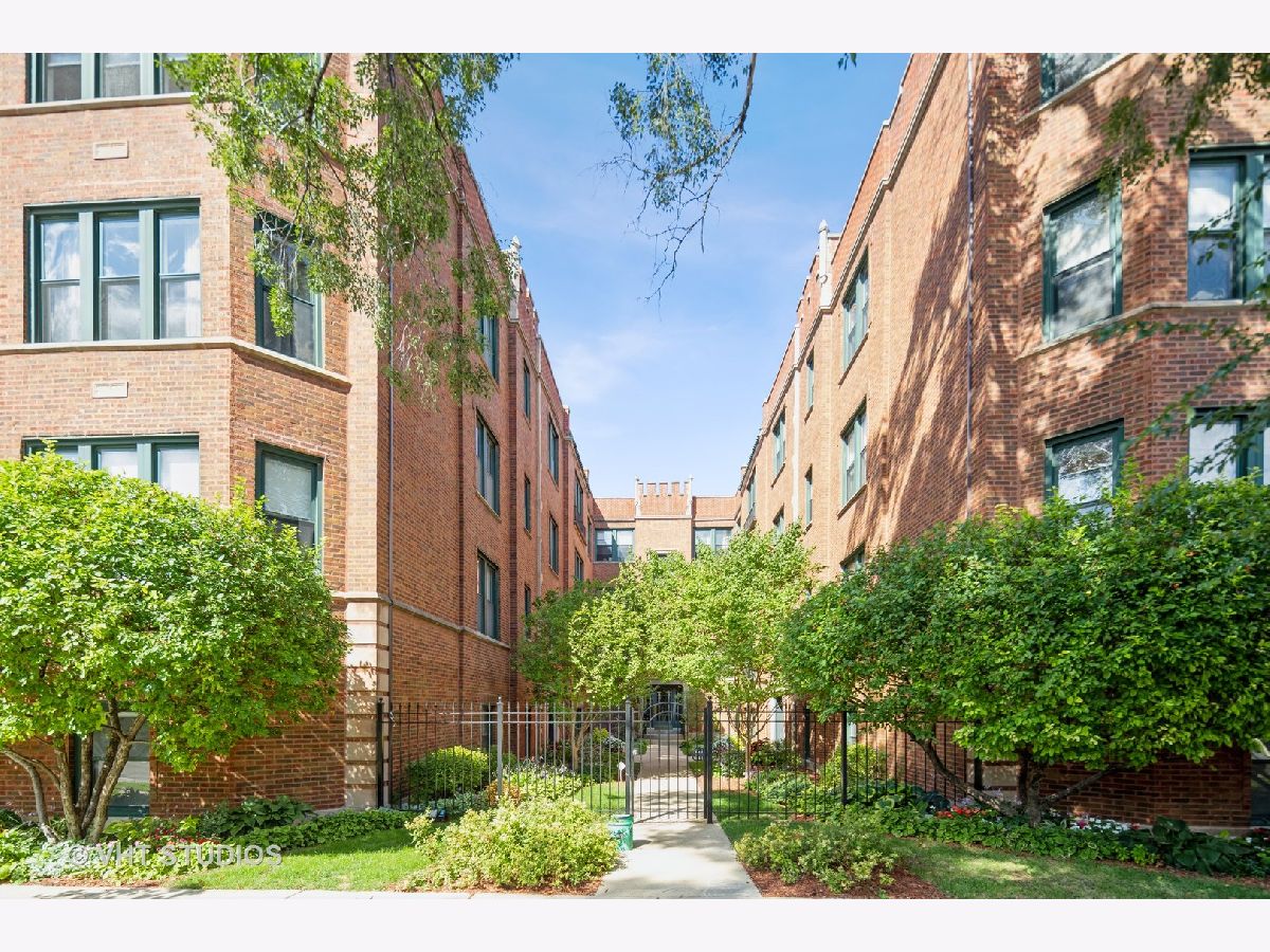 3126 Carmen Avenue, Chicago, Illinois 60625 MLS 11721348 WinterCohen