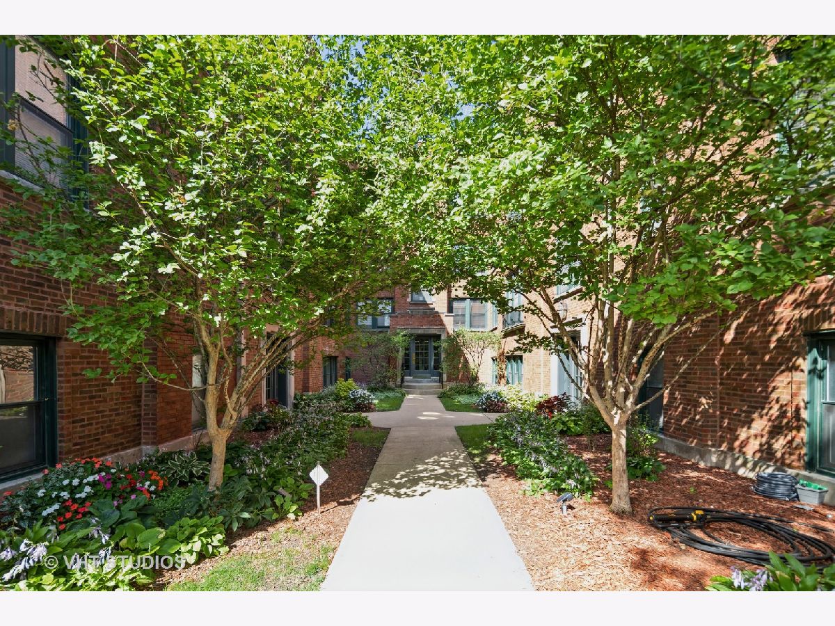 3126 Carmen Avenue, Chicago, Illinois 60625 MLS 11721348 WinterCohen