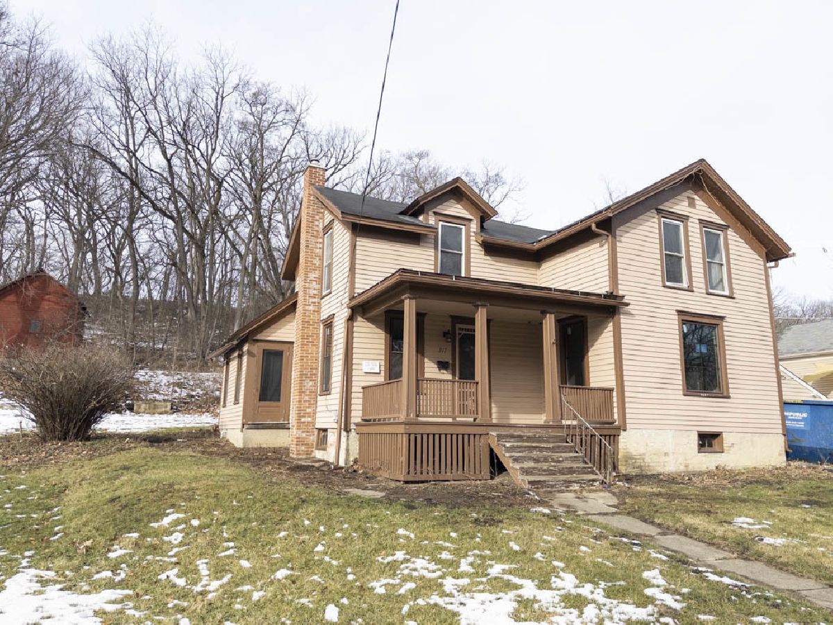 Homes & Condos & Townhomes Sold Old Town Carpentersville Illinois, 217 Lincoln