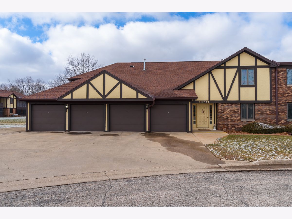 Condos & Townhomes Sold Country Club Place Pontiac Illinois, 21 Crystal