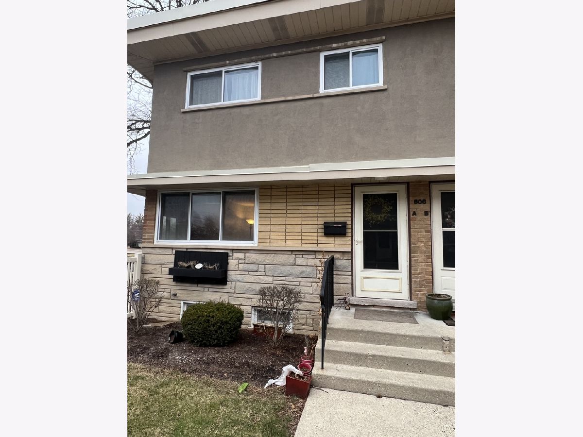 Townhomes Rented Austin Courts Libertyville Illinois, 606 Milwaukee