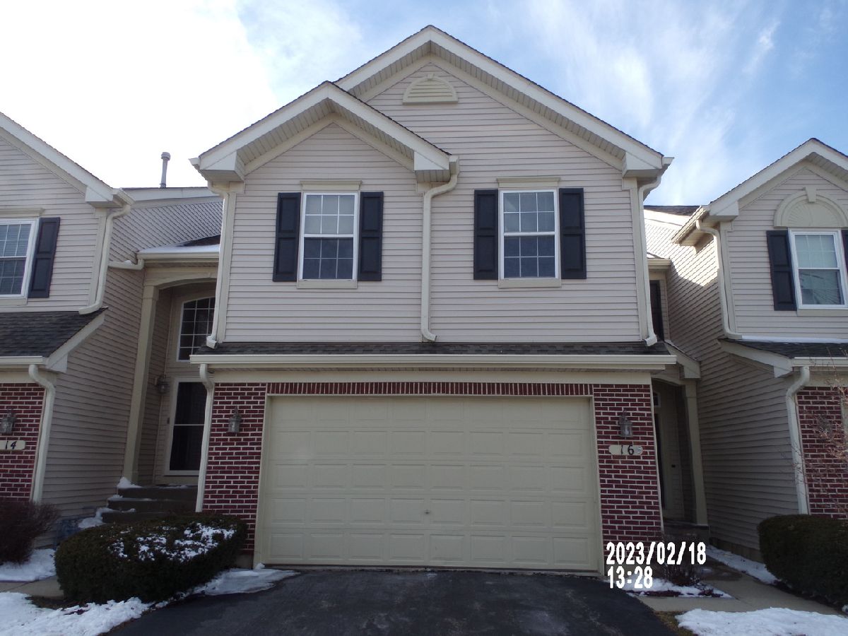 Townhomes & Homes Sold Willoughby South Algonquin Illinois, 16 Bitter Spring