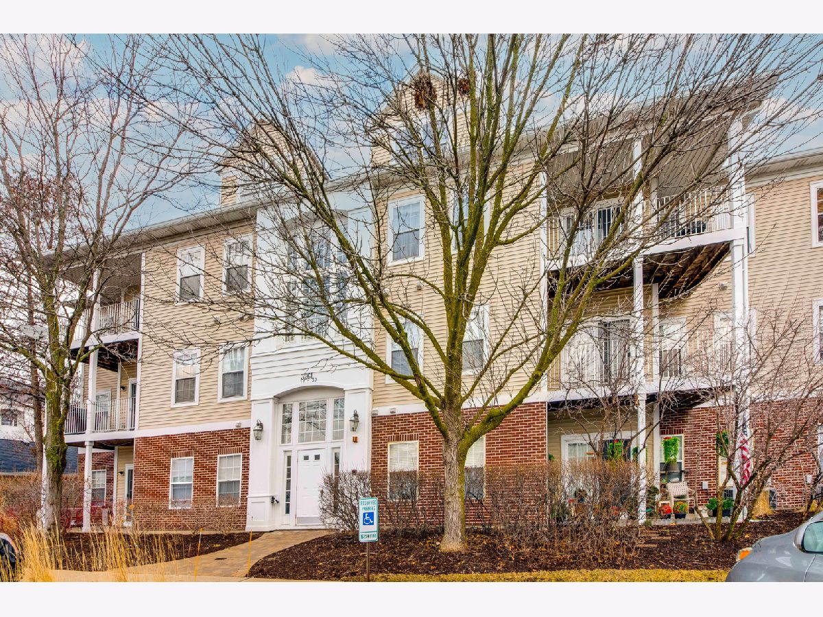 Condominiums Sold Stratford Court Lake Bluff Illinois, 3261 Stratford