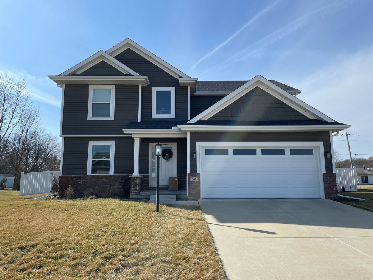 Homes & Condos & Townhomes Sold Prairie Crossing Mahomet Illinois, 605 Red Bud