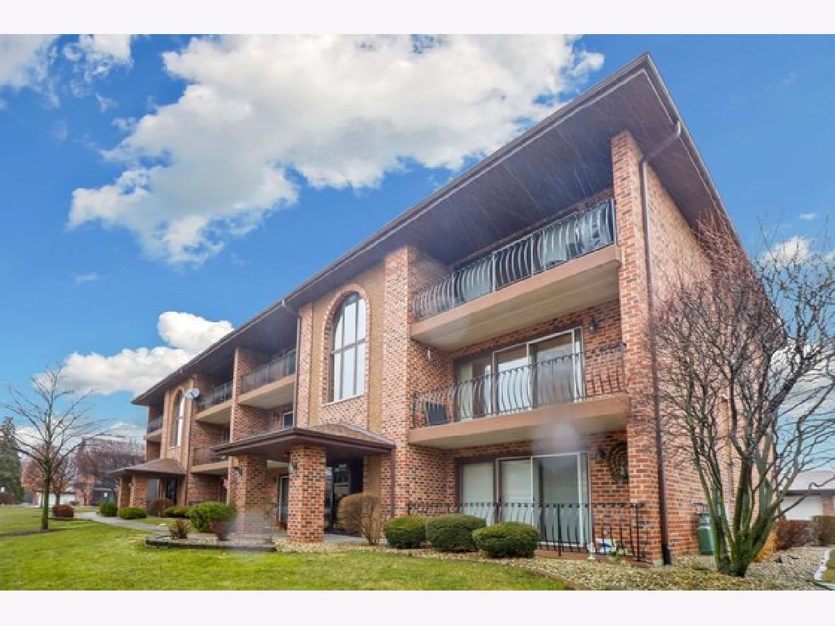 Condominiums Sold Heritage Creek Palos Hills Illinois, 11003 Stony Creek