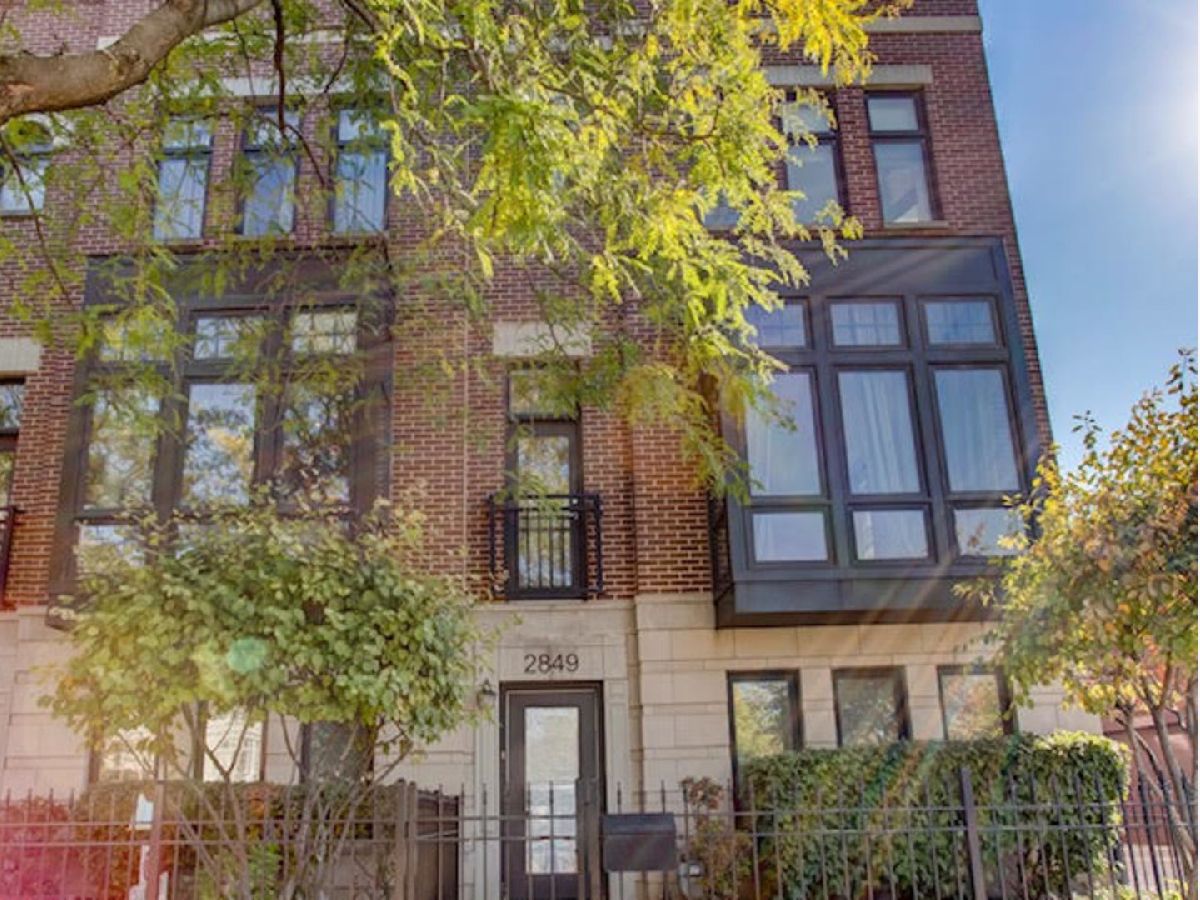 Townhomes & Condos & Homes Sold Columbia Place Chicago Illinois, 2849 Hermitage