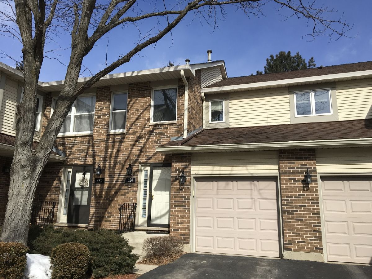 Townhomes Rented Chestnut Place Arlington Heights Illinois, 420 Ivy