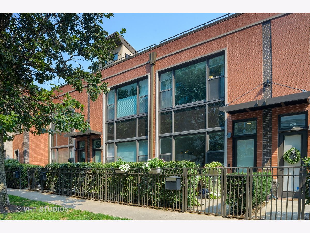 Townhomes & Condos Sold River Village Chicago Illinois, 941 Kingsbury