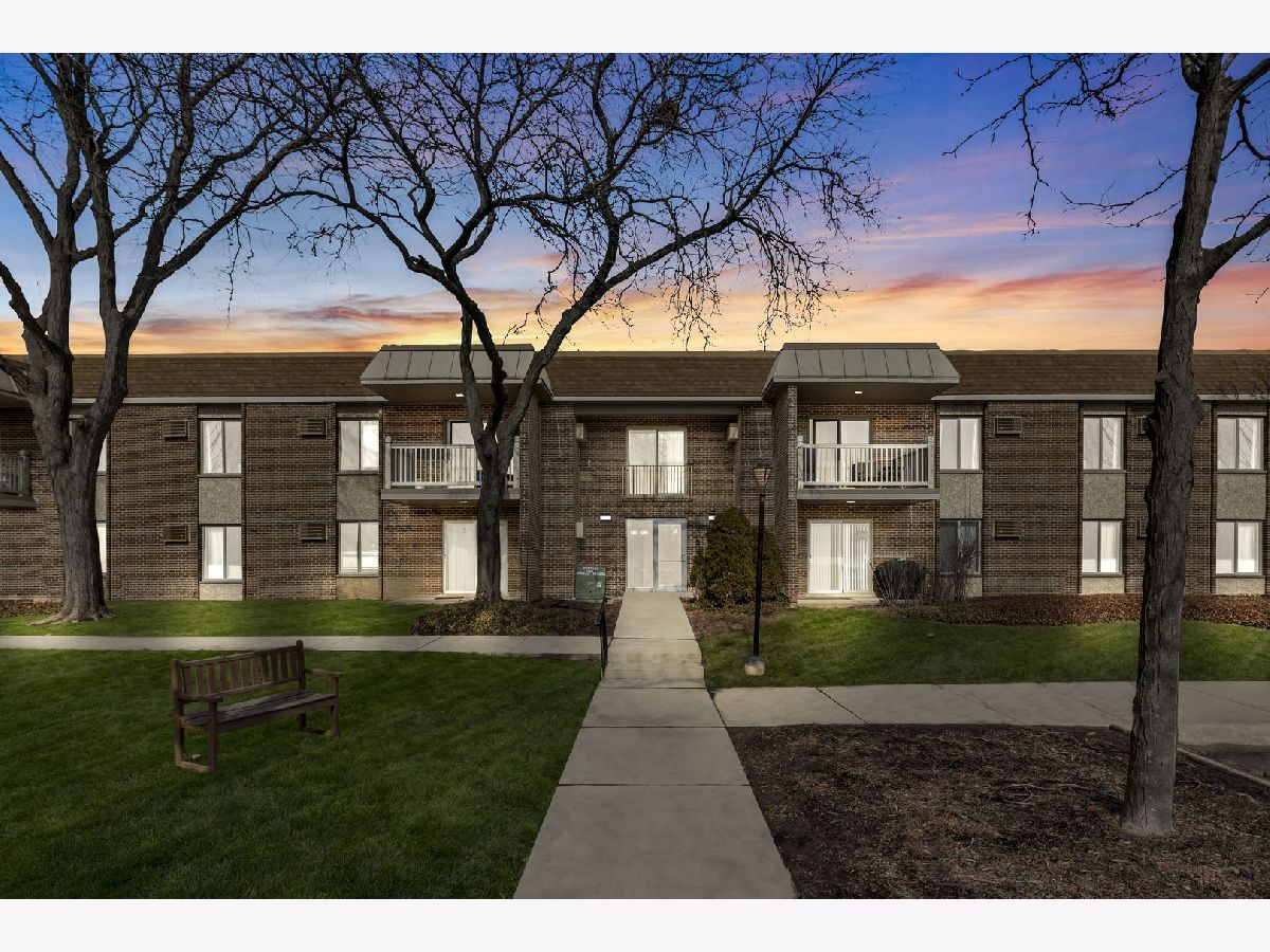 Condominiums & Homes Sold Lake Louise Palatine Illinois, 432 Wilke