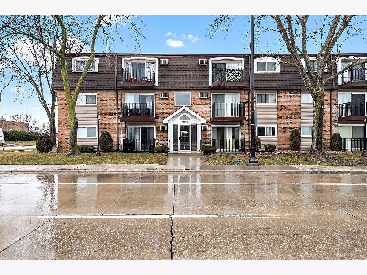 Condominiums Sold Briargate Chicago Ridge Illinois, 10540 Ridgeland