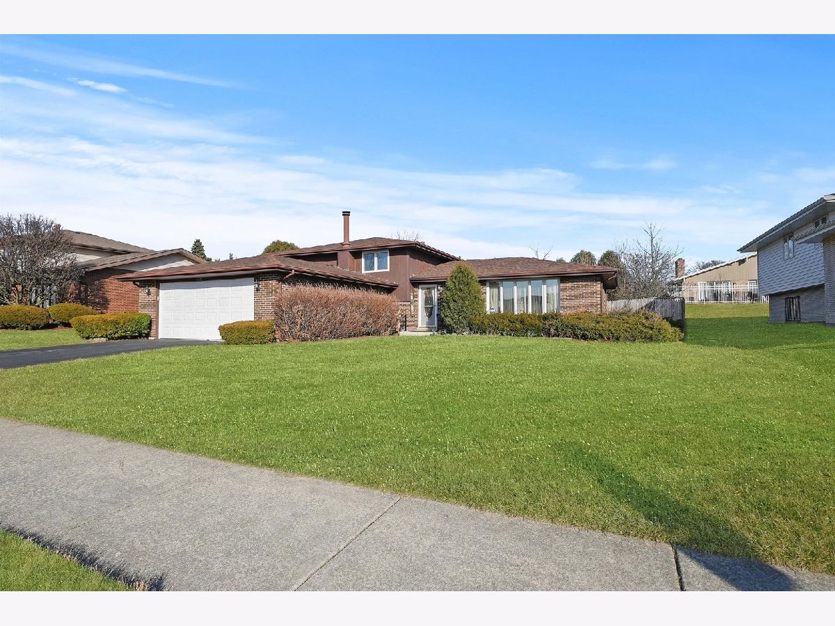 Homes & Townhomes & Condos Sold Heritage Estates Orland Park Illinois, 14137 Catherine
