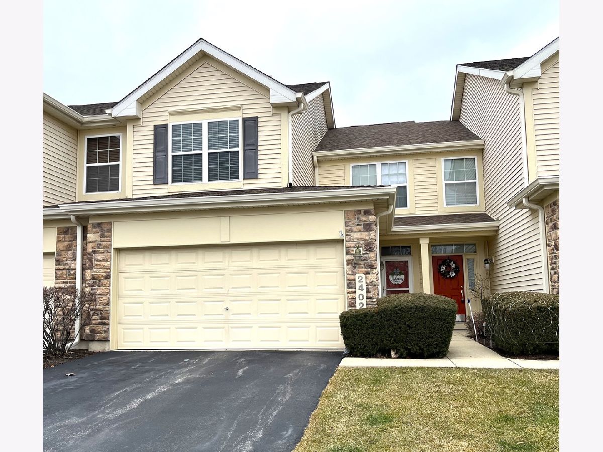 Townhomes & Homes Sold Georgetown Commons Aurora Illinois, 2402 Georgetown