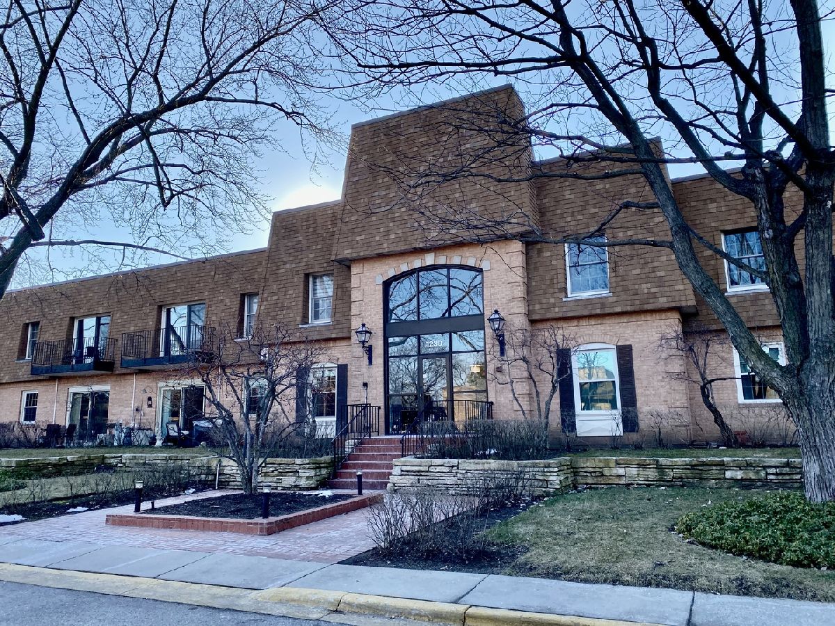 Condominiums Sold Brooke Estates Highland Park Illinois, 1230 Park