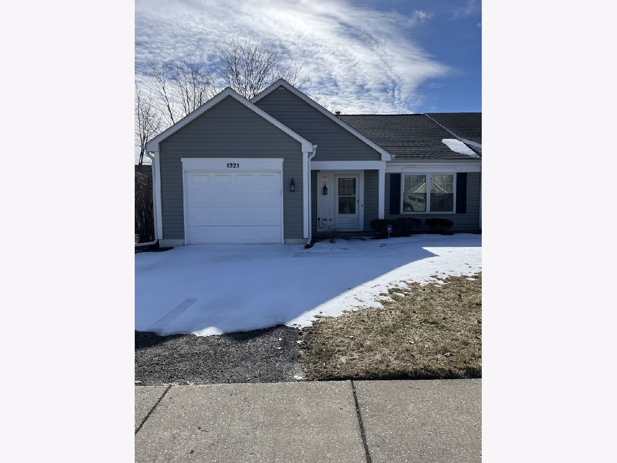Homes & Townhomes Rented Cambridge Country Mundelein Illinois, 1321 Spalding