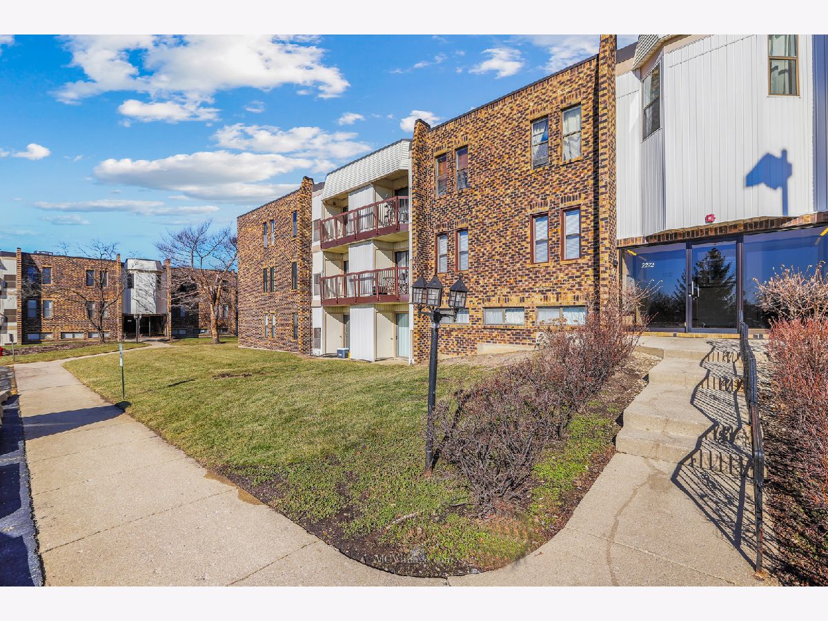 Condos & Townhomes Sold Woodridge Club Woodridge Illinois, 2222 Country Club