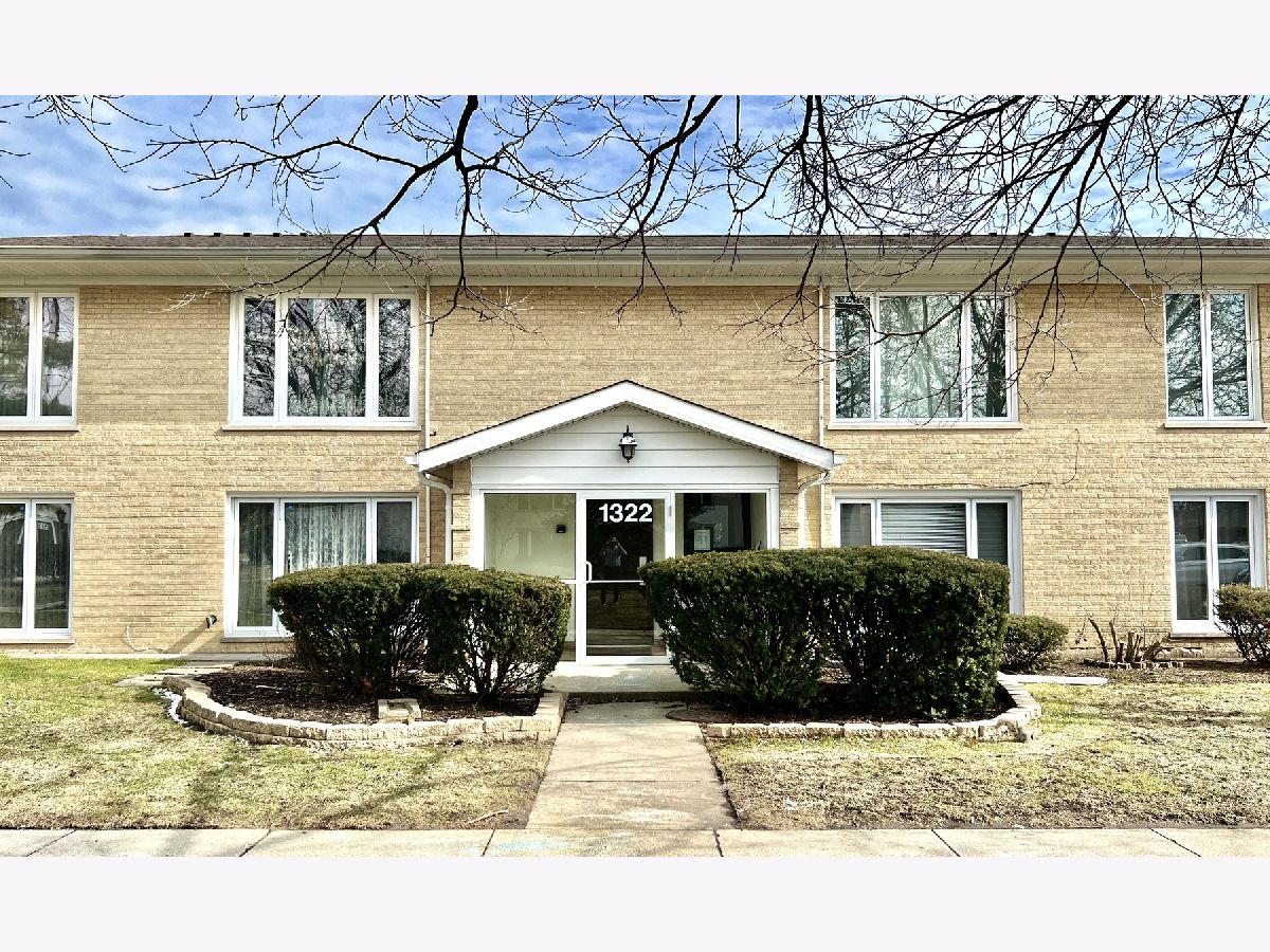 Townhomes & Condos & Homes Sold Surrey Park Arlington Heights Illinois, 1322 New Wilke