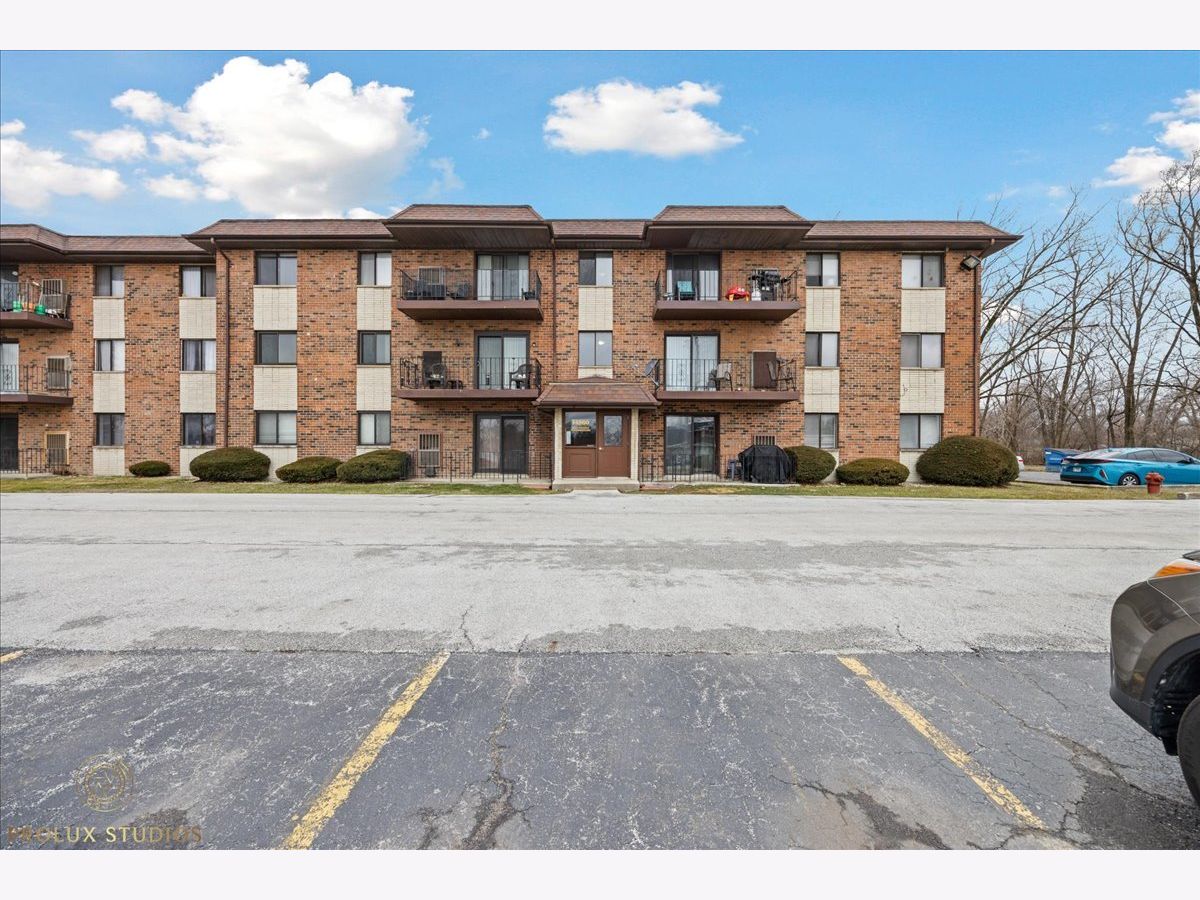Condominiums Sold Willow Crest Midlothian Illinois, 14960 Pulaski