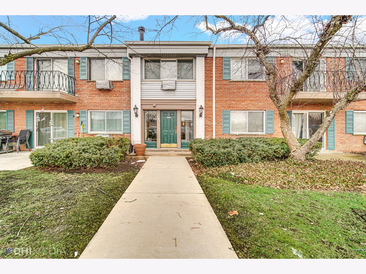 Condominiums & Homes Rented Brittany Place Arlington Heights Illinois, 703 Falcon
