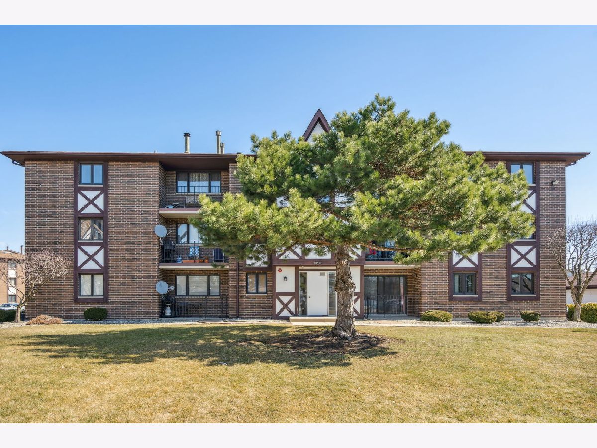 Condominiums Sold Palos View Palos Hills Illinois, 10531 Roberts
