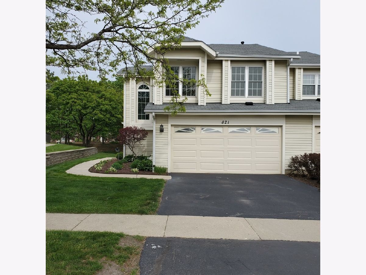 Townhomes & Homes Rented Weathersfield North Schaumburg Illinois, 821 Dracut