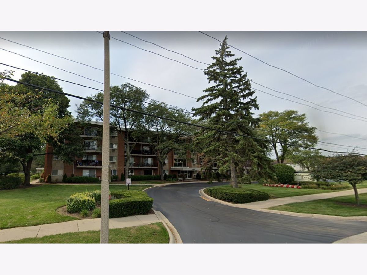 Condominiums & Homes Sold Evergreen Court Arlington Heights Illinois, 2218 Goebbert