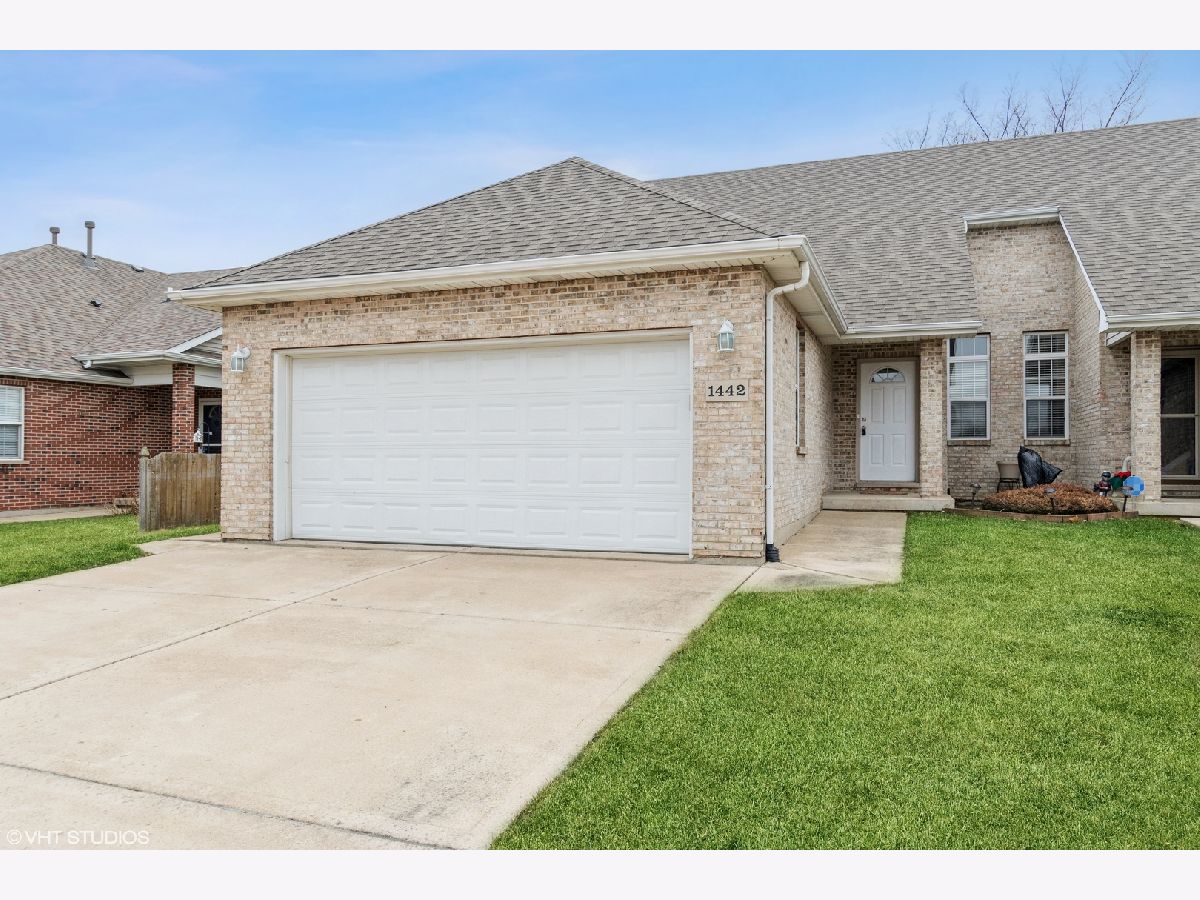Condos & Townhomes & Homes Rented Wildflower Ridge Joliet Illinois, 1442 Coral Bell