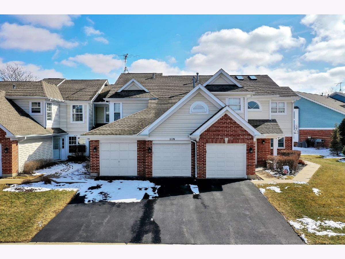 Townhomes & Condos Sold Heatherwood Schaumburg Illinois, 209 Winnsboro