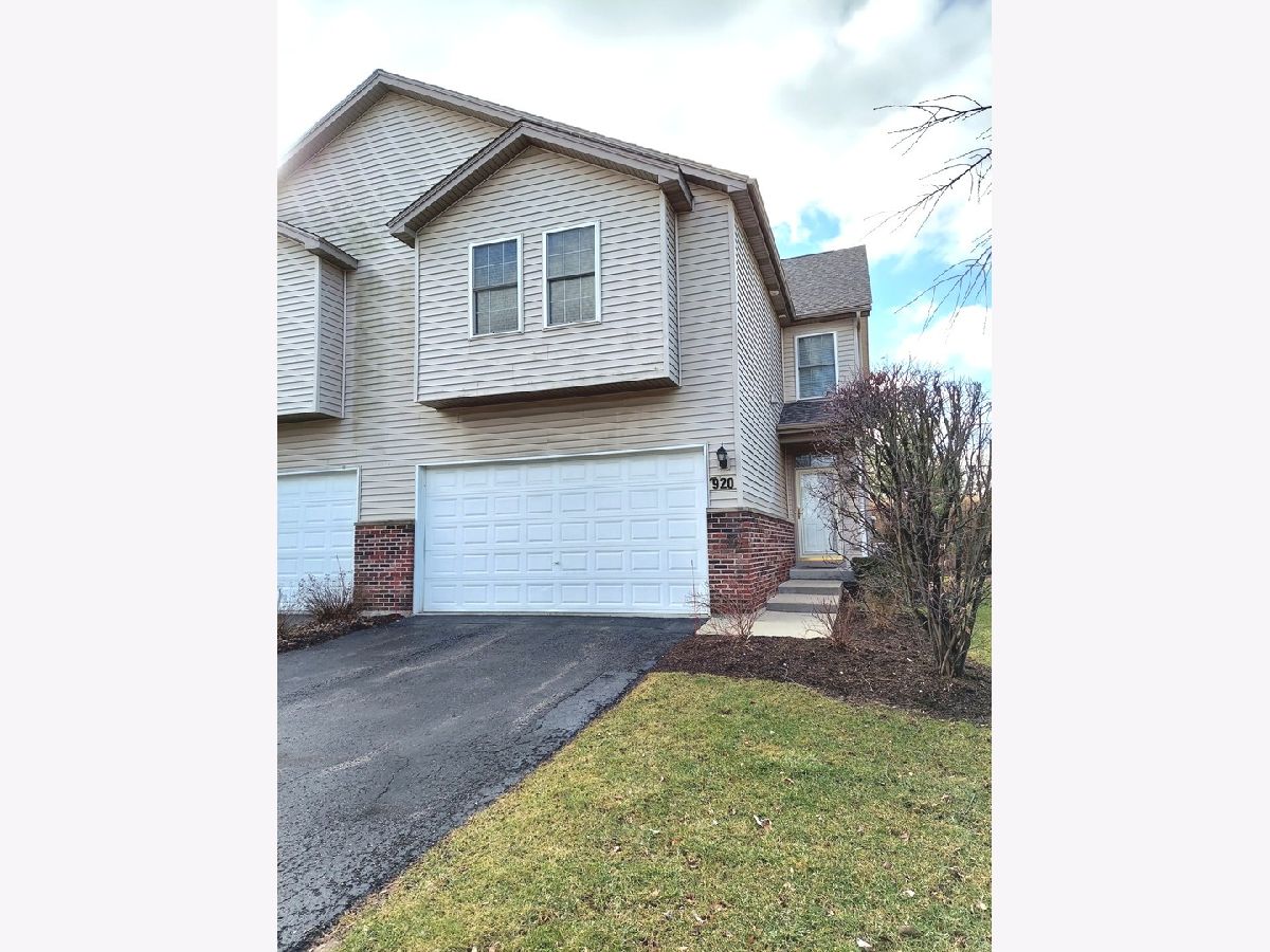 Townhomes Sold Sherman Woods Naperville Illinois, 920 Case