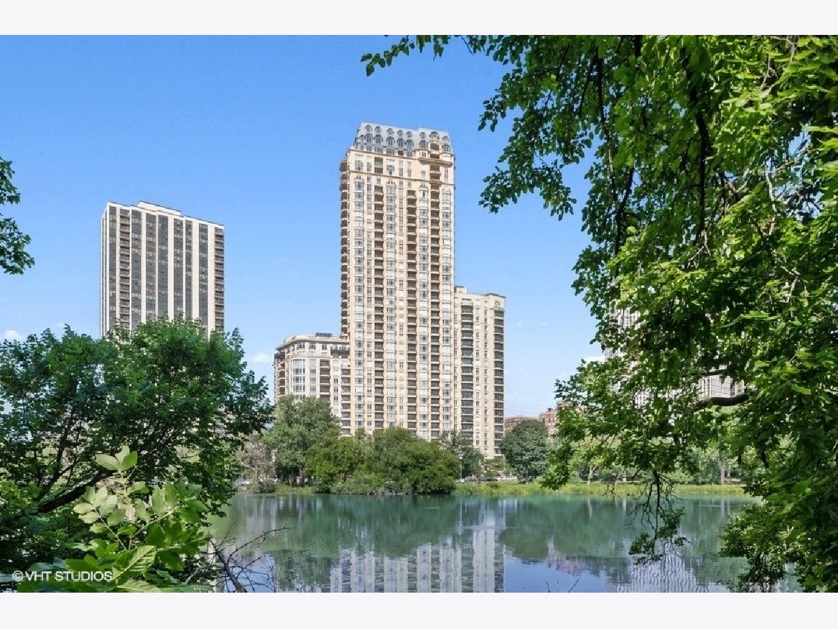 Condominiums Rented Lincoln Park 2550 Chicago Illinois, 2550 Lakeview