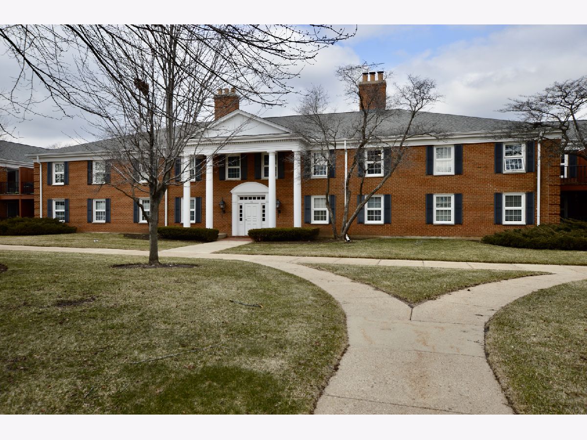 Condominiums Sold Coventry Club Crystal Lake Illinois, 501 Coventry