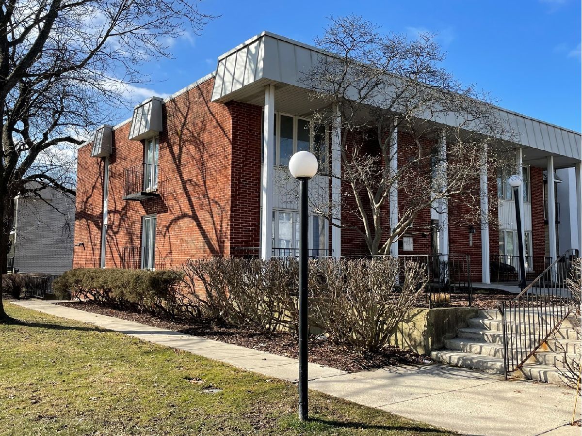 Condominiums Sold Parkshire Estates Oak Lawn Illinois, 9817 Keeler