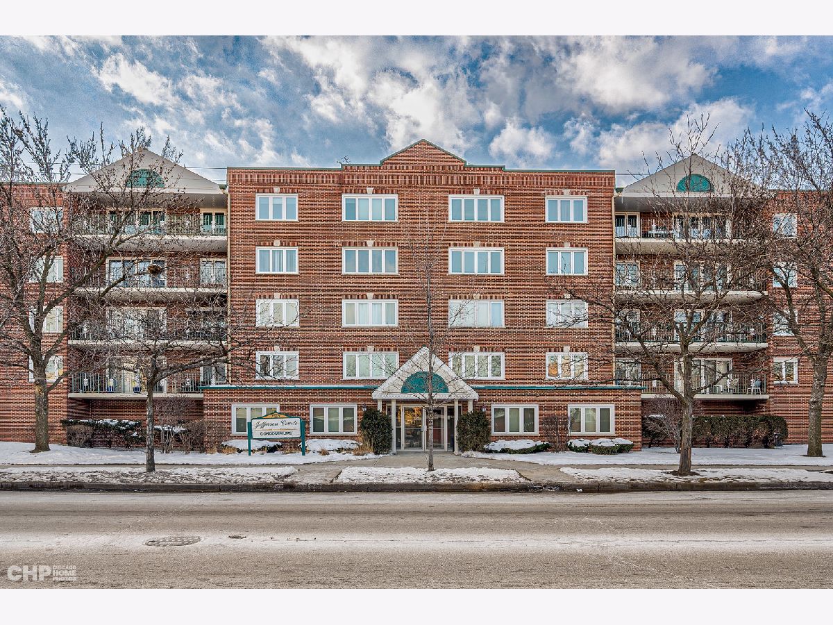 Condominiums Sold Jefferson Courte Chicago Illinois, 4848 Central