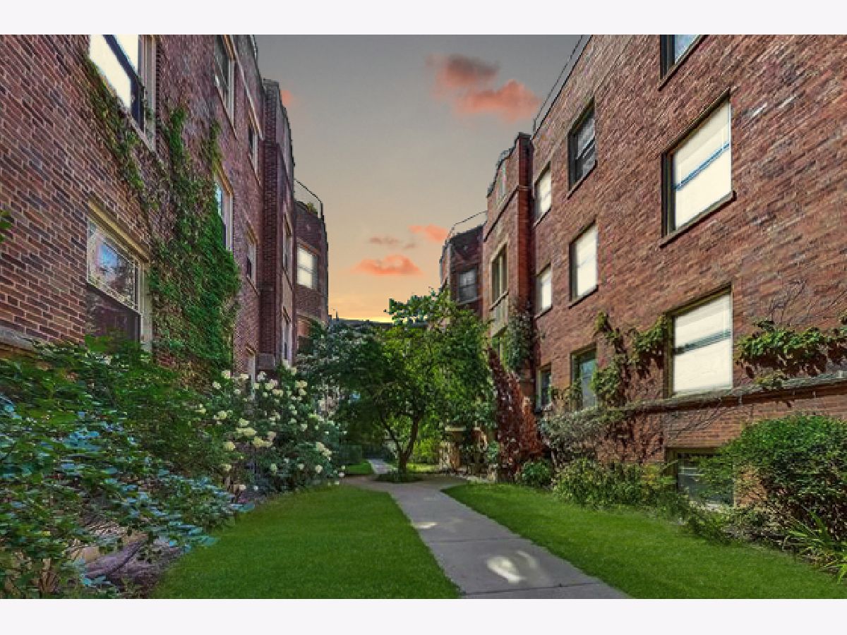 Condos & Townhomes Sold Kelsey Court Chicago Illinois, 6818 Ashland